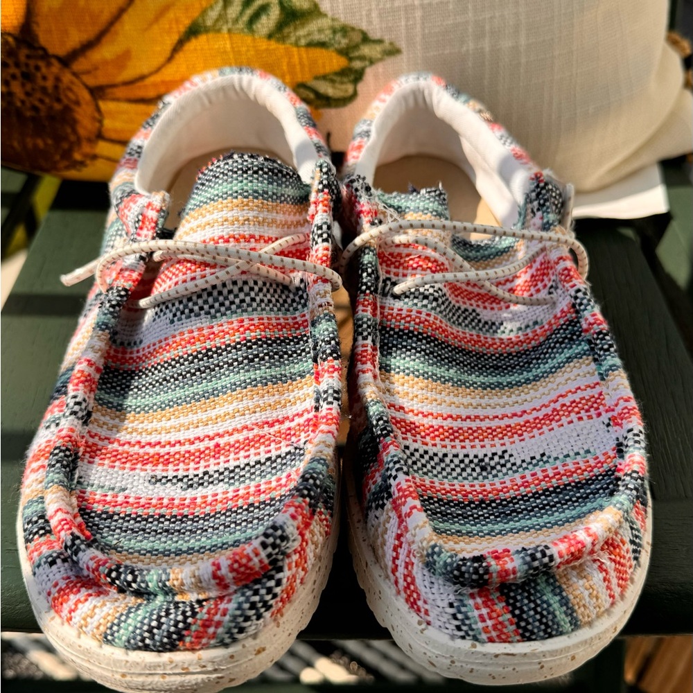 Hey Dude Women’s Stitched Aztec Size 7 Southwestern